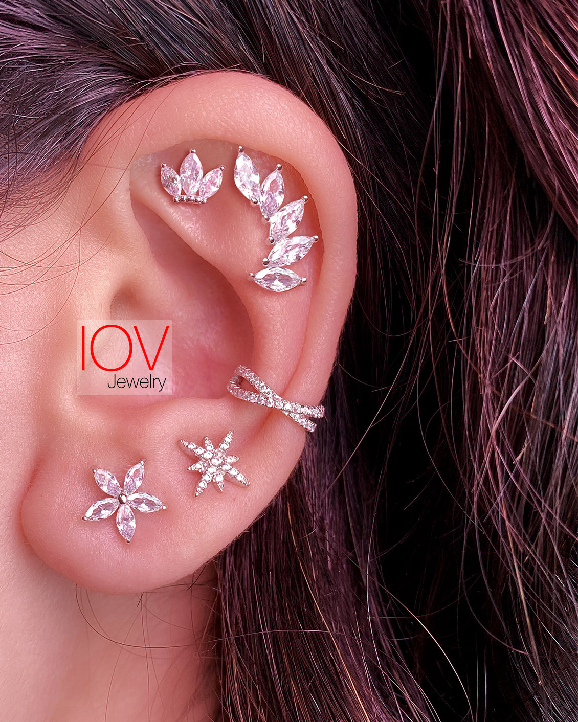 small star stud earring.