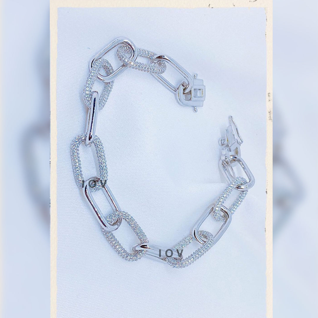wide links bracelet.