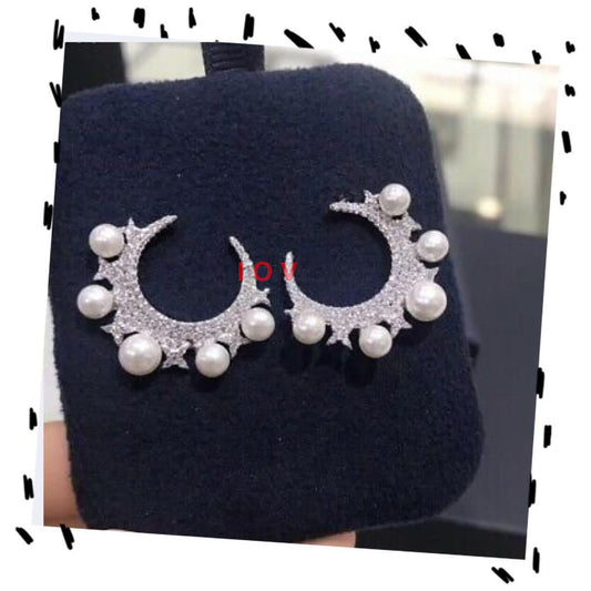 Crescent shape earrings with pearl.