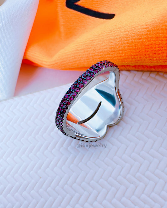 CZ ruby color studded lips shape ring.