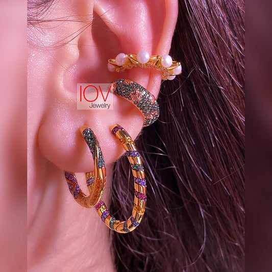 golden earcuff studded with pearl.
