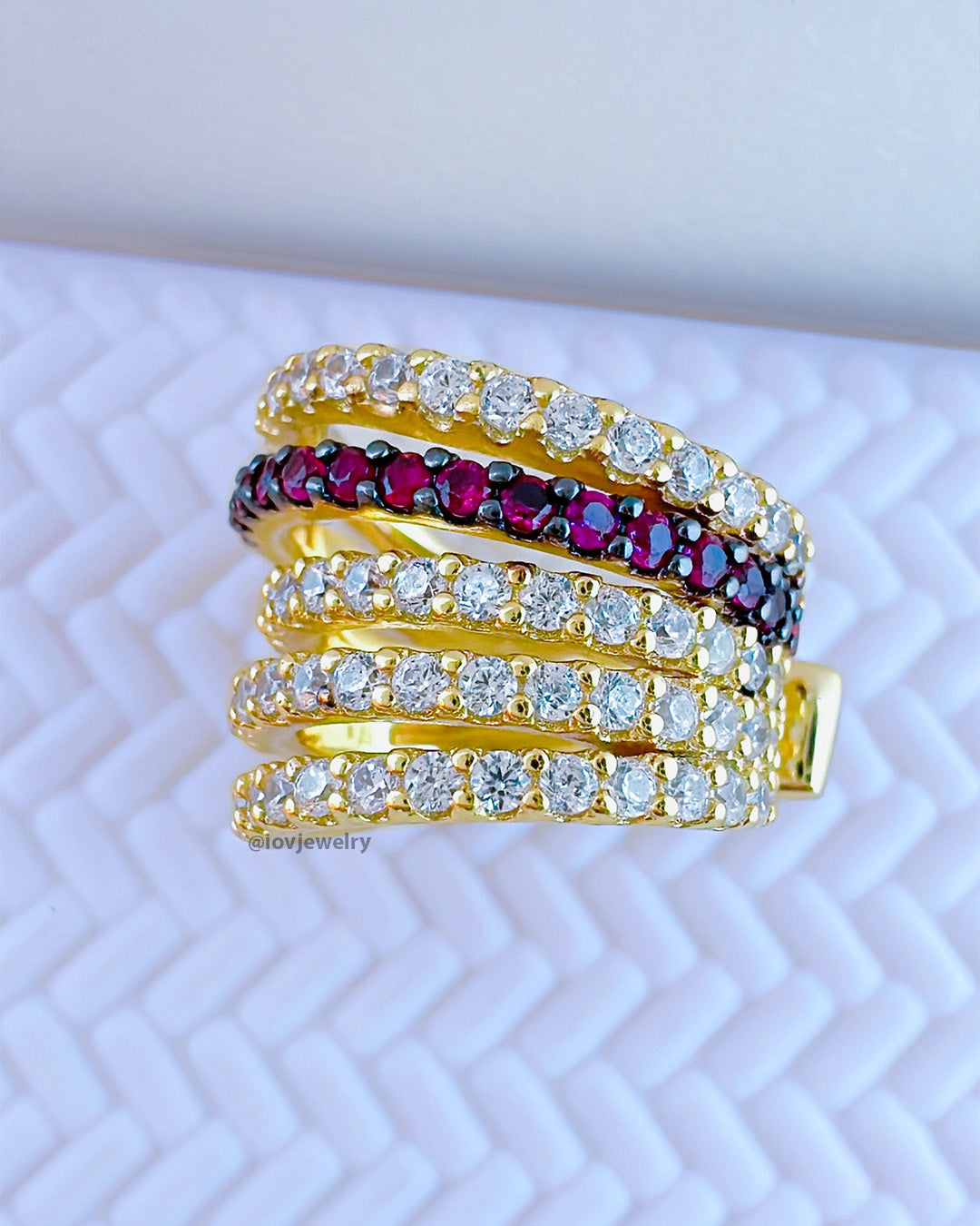 Multilines white and ruby color CZ earcuff.