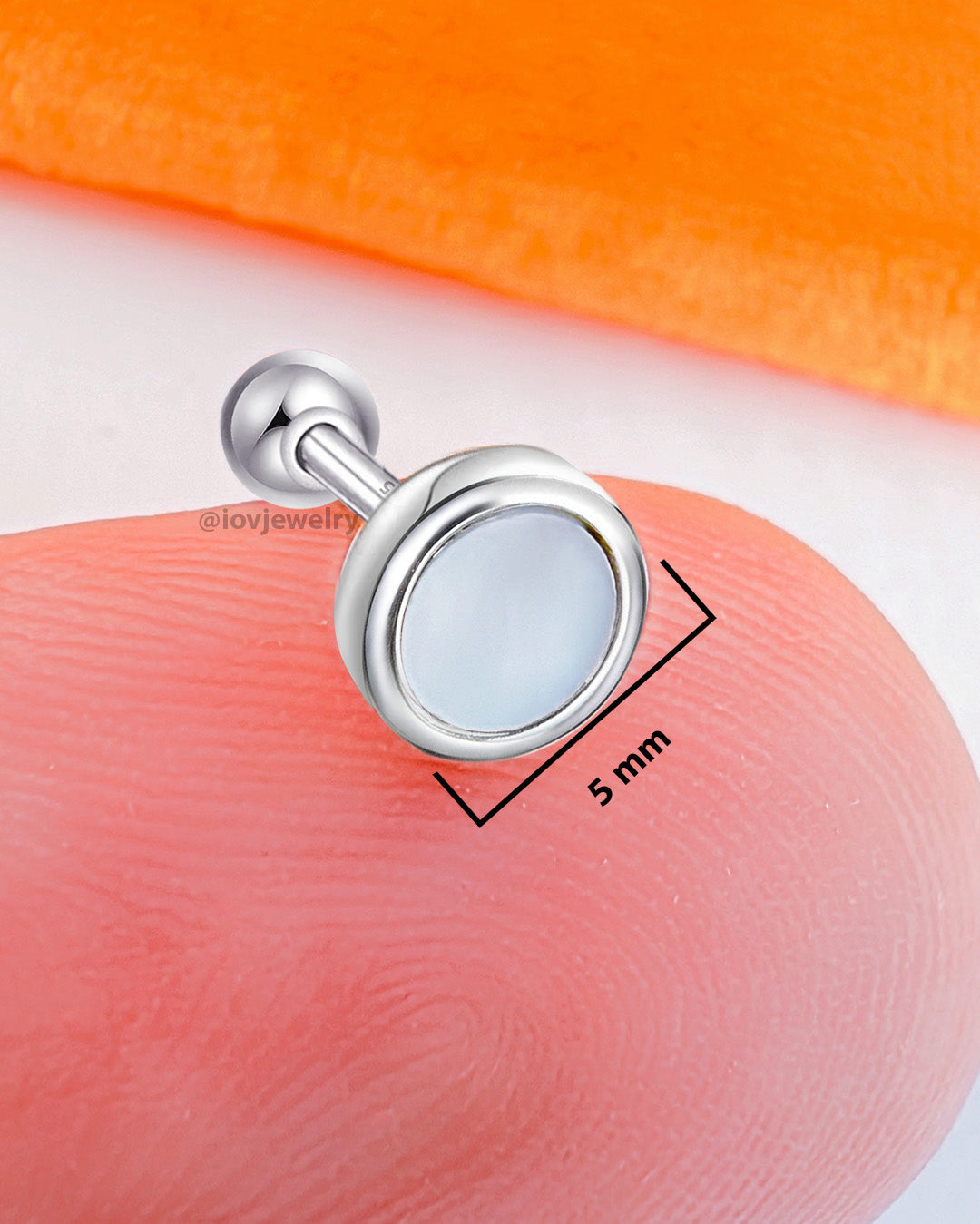 round shape Mother of pearl in bezel setting ballback piercing earring.