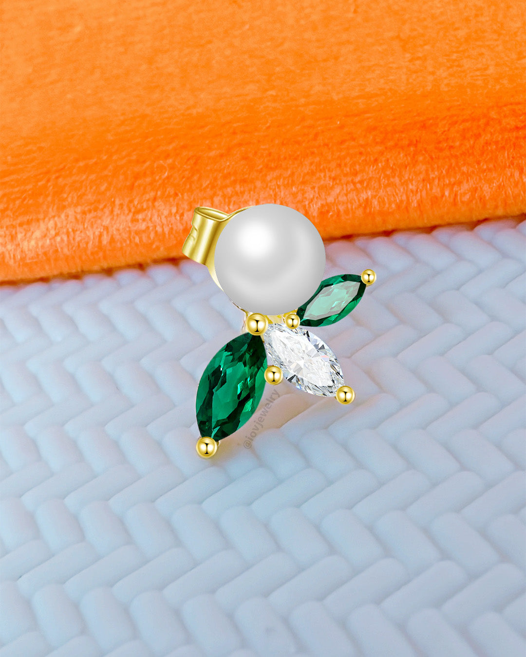 pearl and emerald color marquise CZ stud earring.