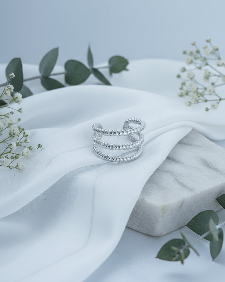 three twisted lines earcuff.