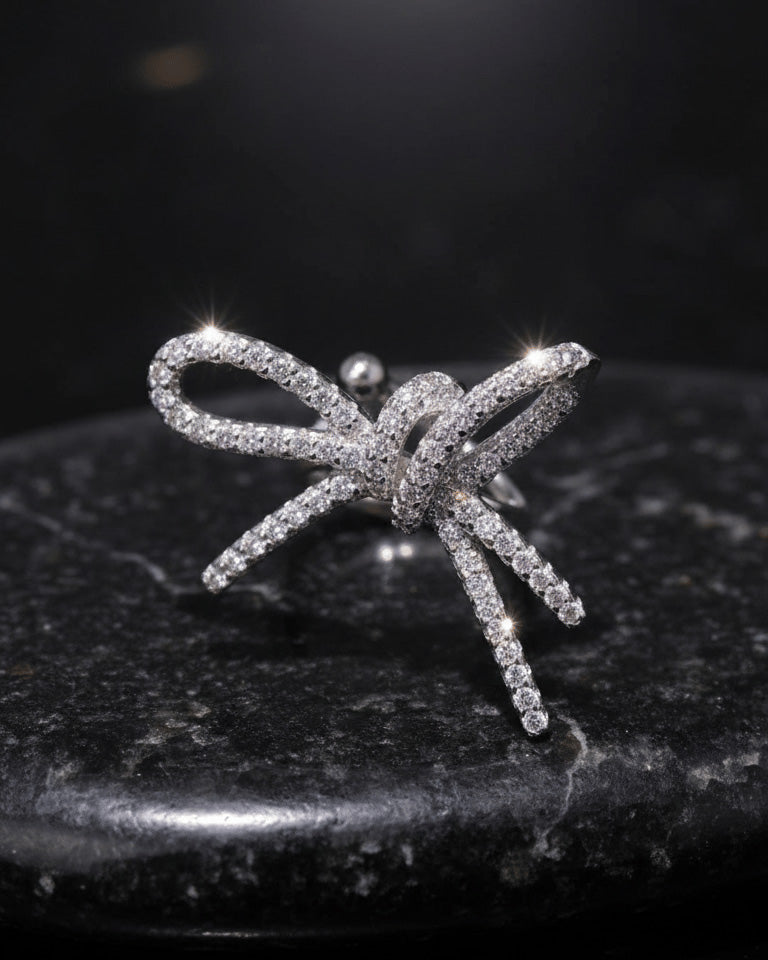 bow shape earcuff.