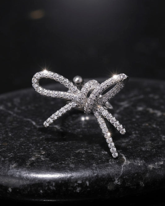 bow shape earcuff.