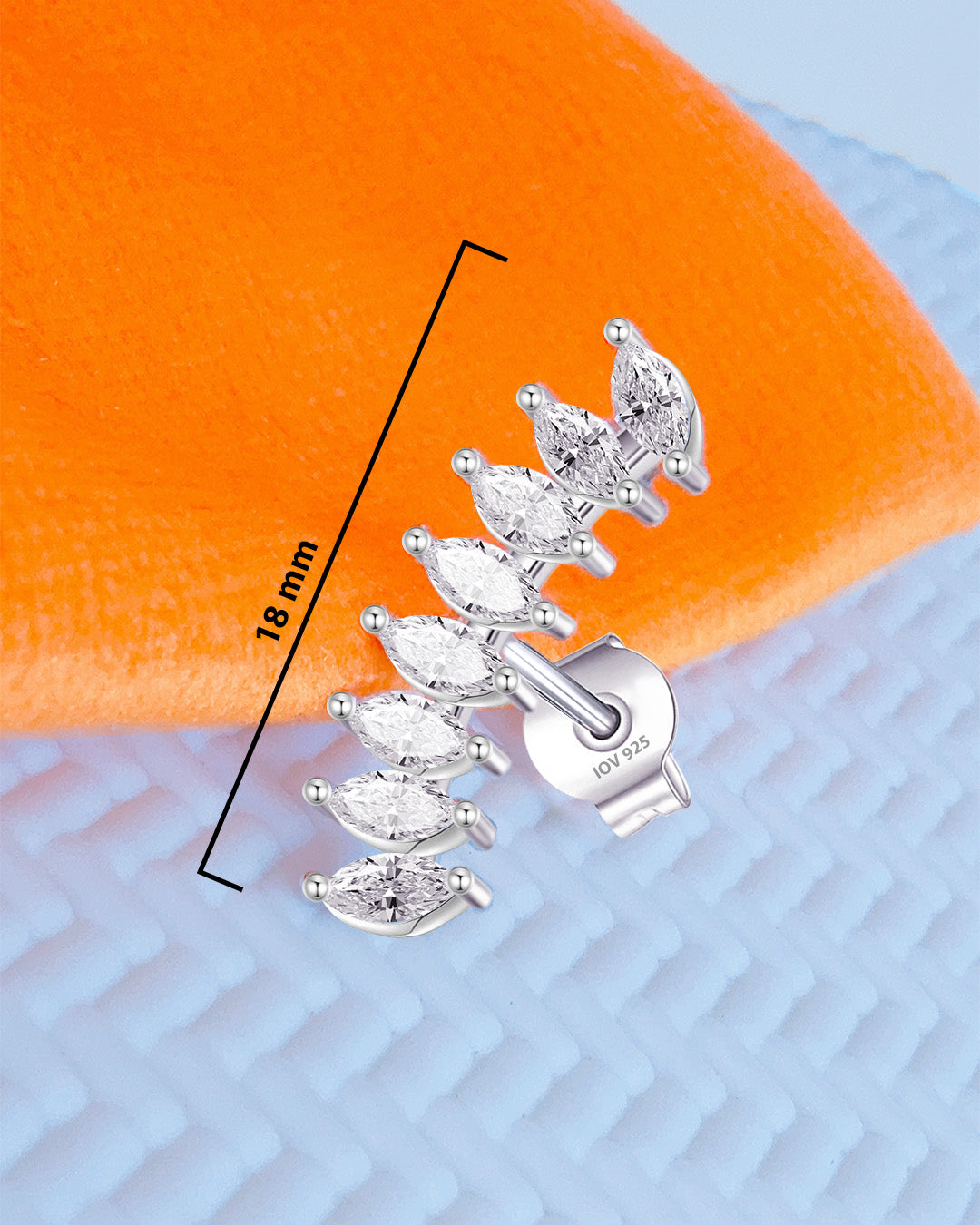 Cuved style marquise stones stud earring.