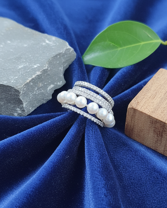 multi lines CZ and pearl ear-cuff.