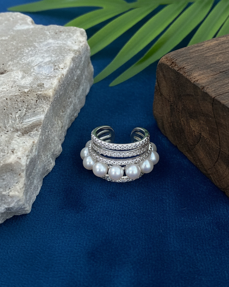 multi lines CZ and pearl ear-cuff.