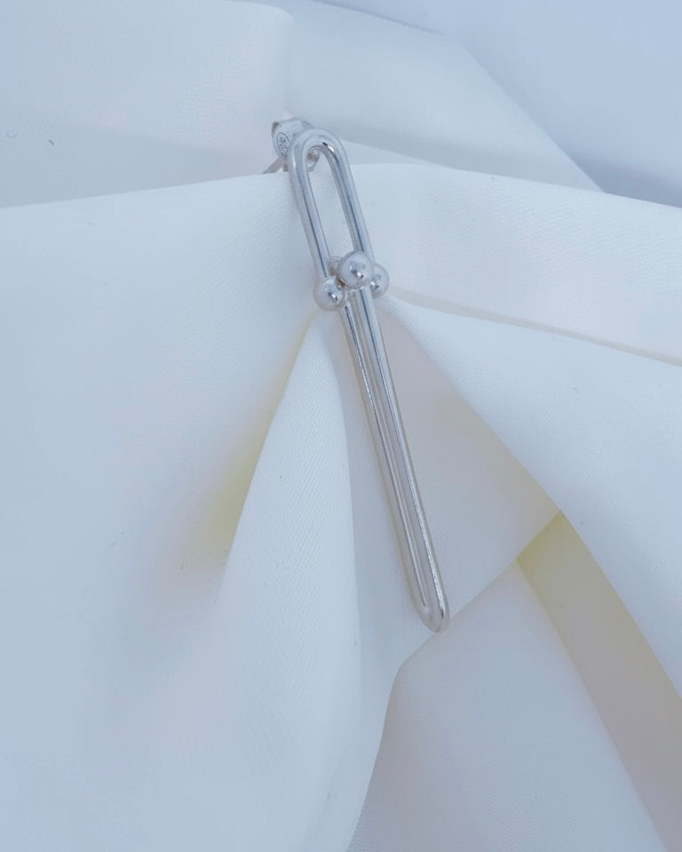 long plain two links earring.