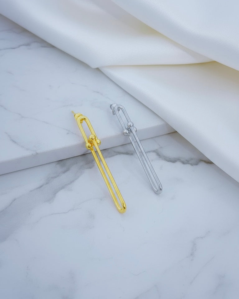 long plain two links earring.