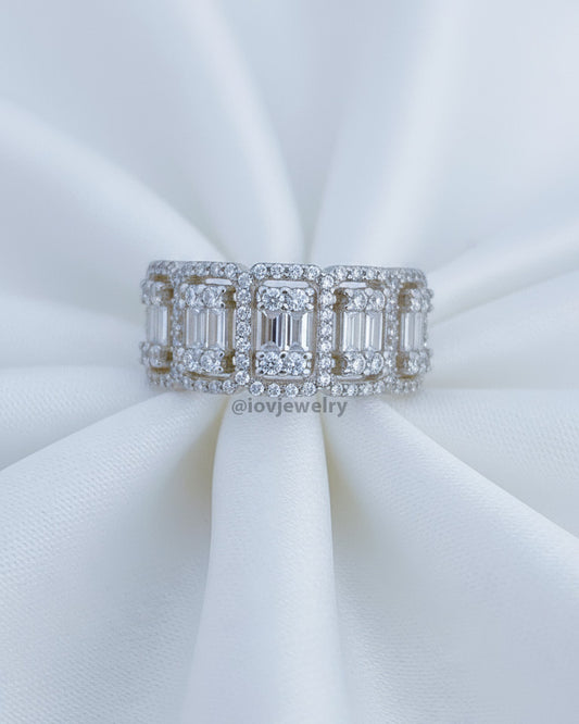 Five units baguettes and round CZ ring.