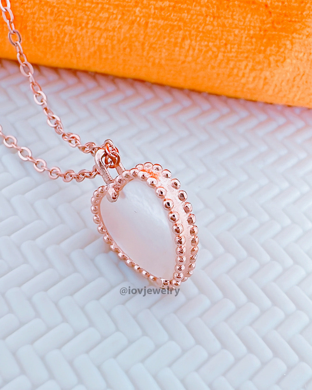 heart rosegold mother of pear and agate stones necklace.