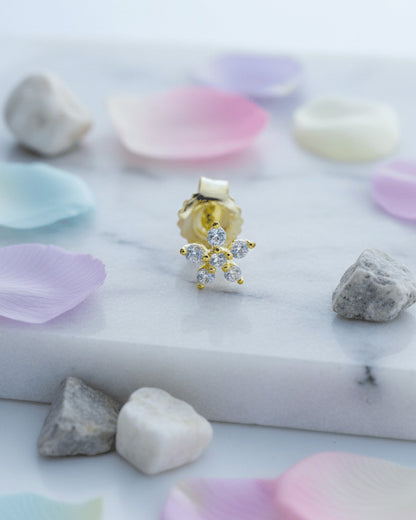 5 mm flower shape stud earring.