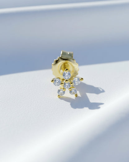 5 mm flower shape stud earring.