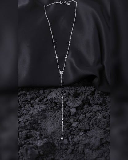 Y model shape of center pear shape in halo setting CZ stone.