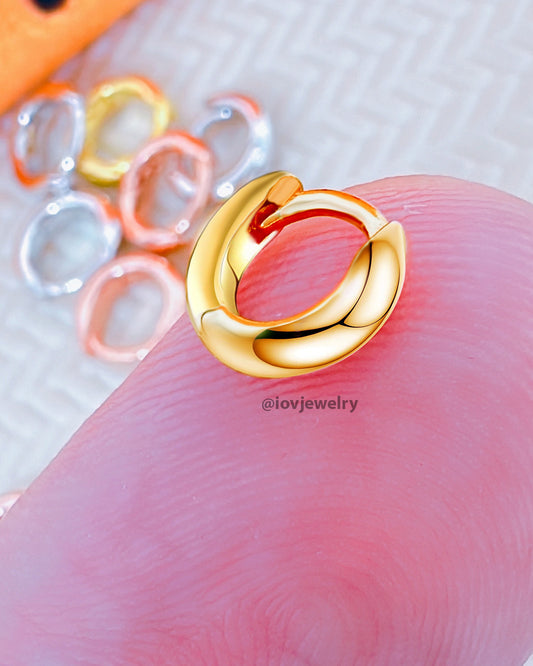 5mm plain huggie hoop earring.