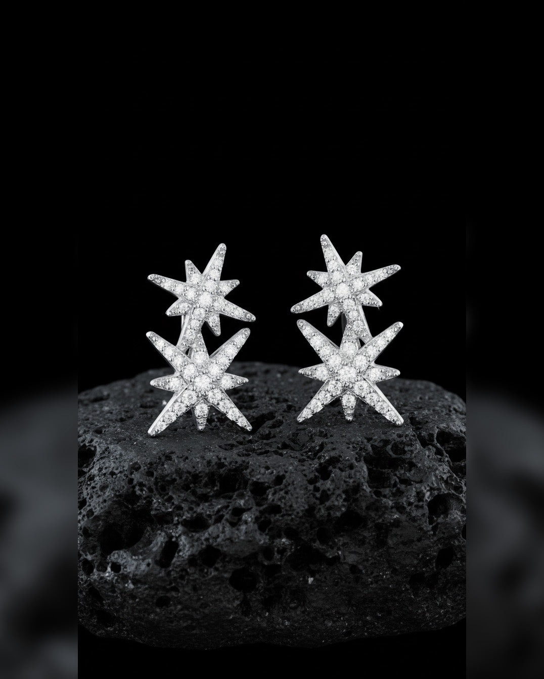 two stars stud earrings.