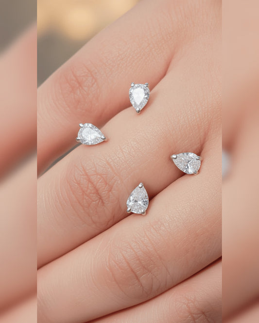 open Fashion ring of four pears stones.