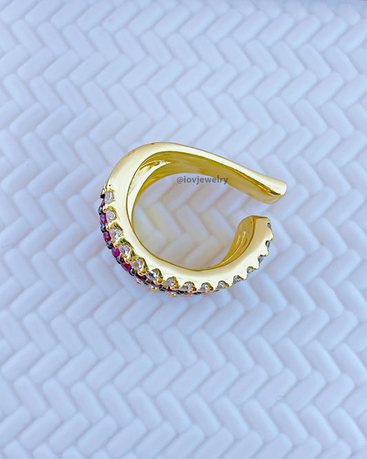 Multilines white and ruby color CZ earcuff.