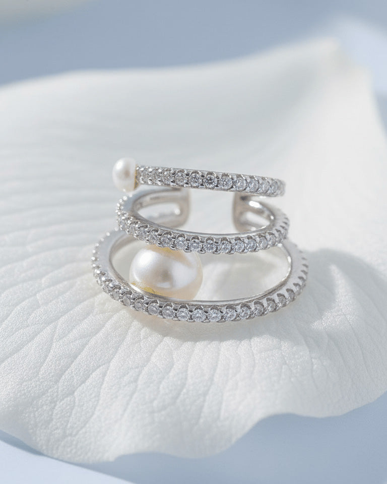 three lines wide earcuff with pearls.