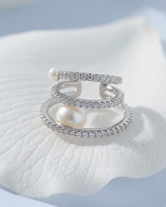 three lines wide earcuff with pearls.