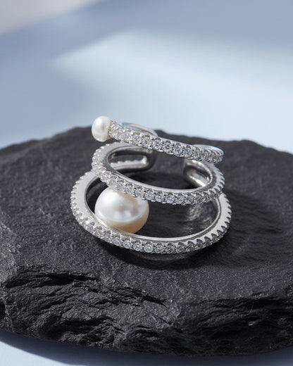 three lines wide earcuff with pearls.