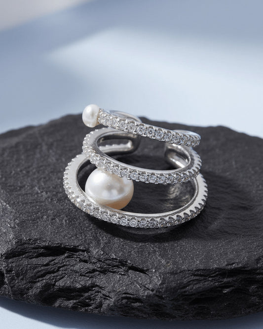 three lines wide earcuff with pearls.