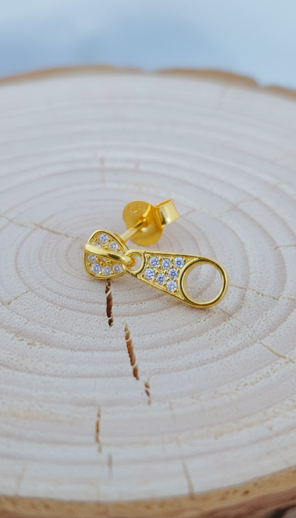 CZ Zip shape stud earring.