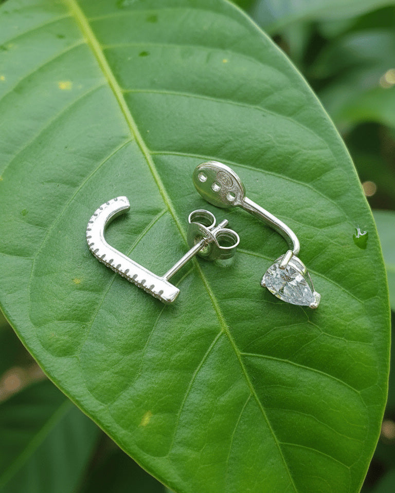 back to front ear jacket of round and pear shape stones.