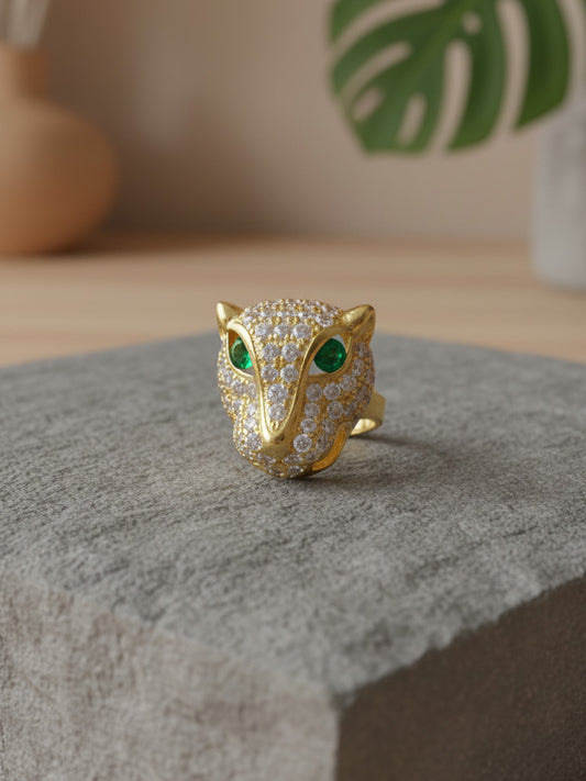CZ tiger shape with emerald color eyes stud earring.