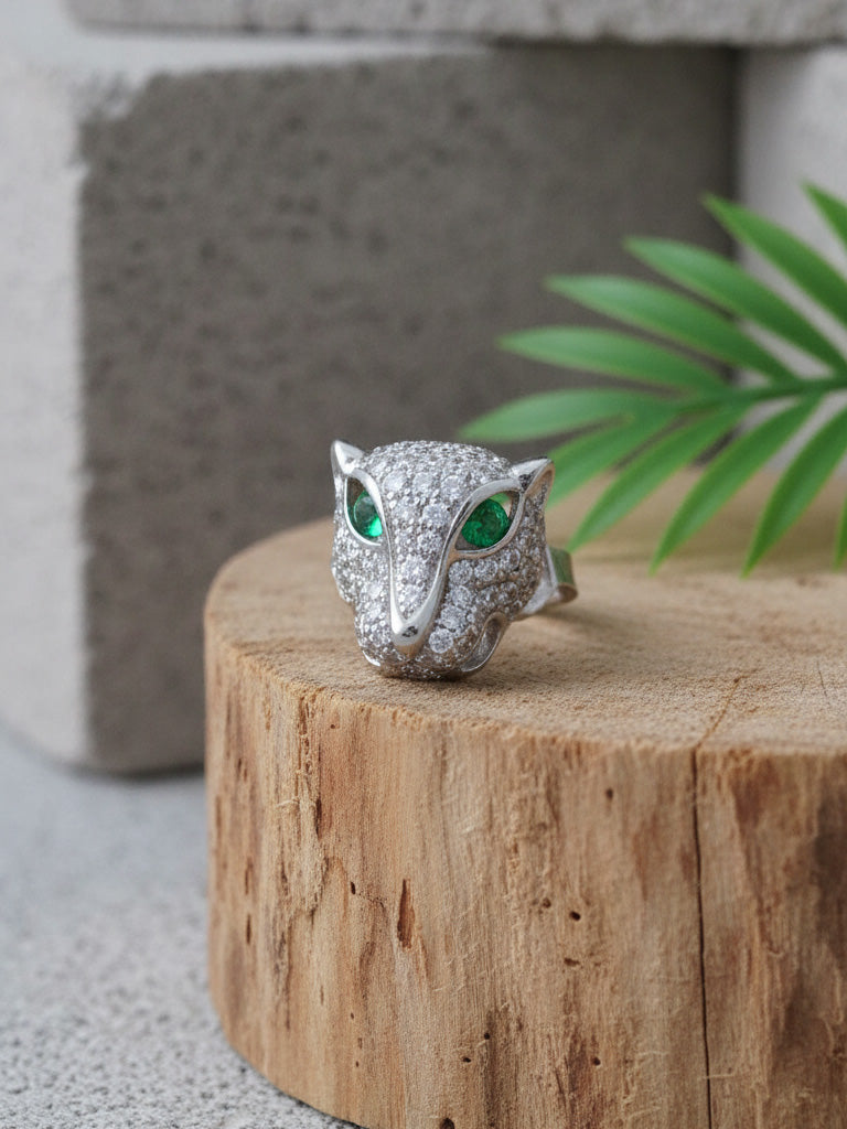 CZ tiger shape with emerald color eyes stud earring.