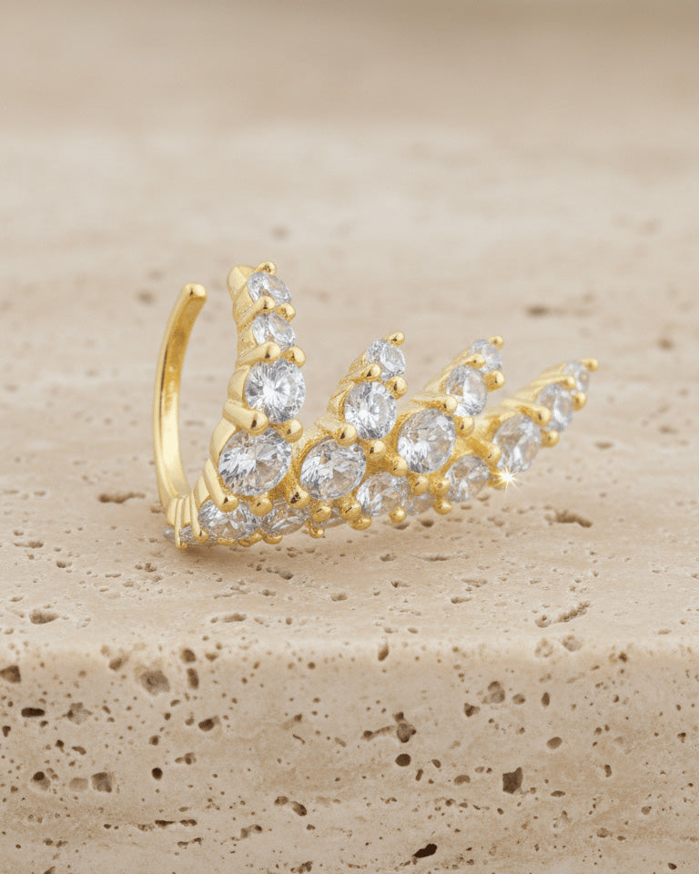 wing shape earcuff.