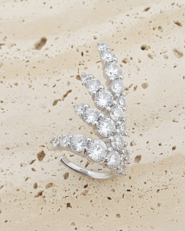 wing shape earcuff.