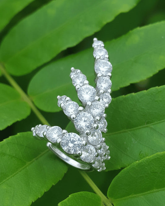 wing shape earcuff.