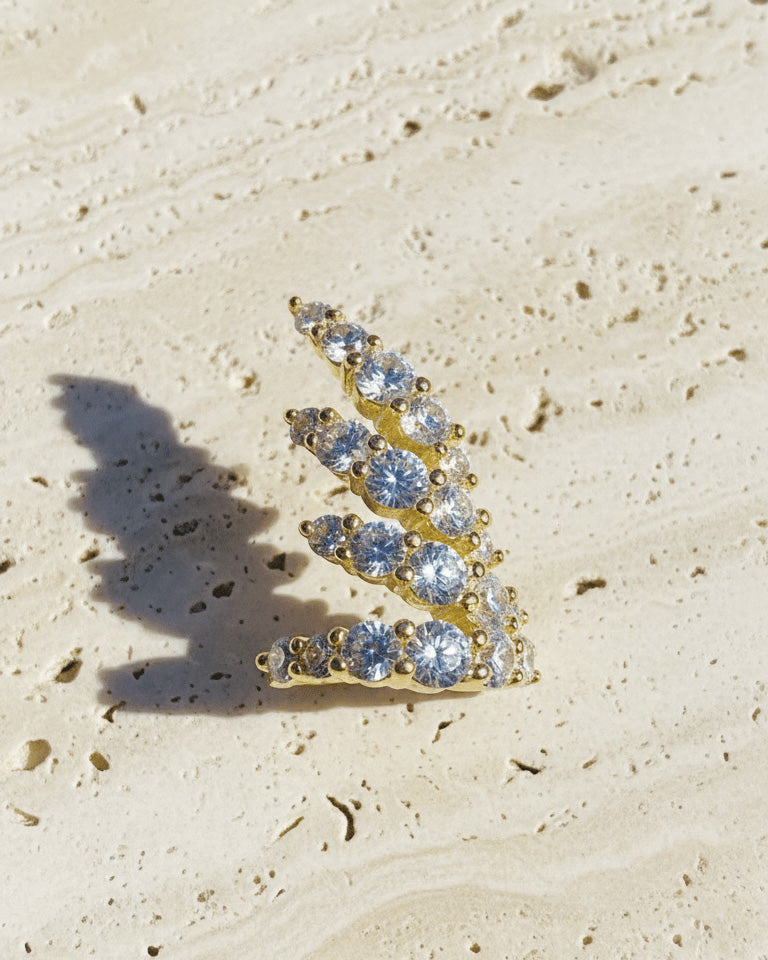 wing shape earcuff.