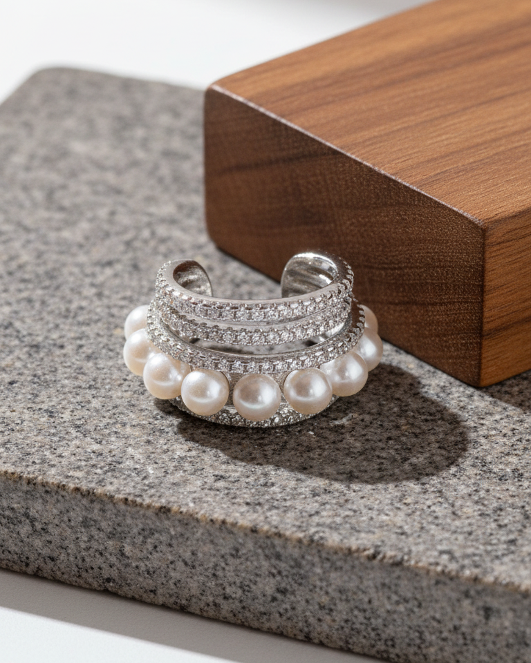 multi lines CZ and pearl ear-cuff.