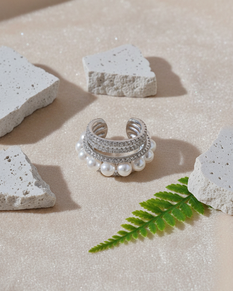 multi lines CZ and pearl ear-cuff.