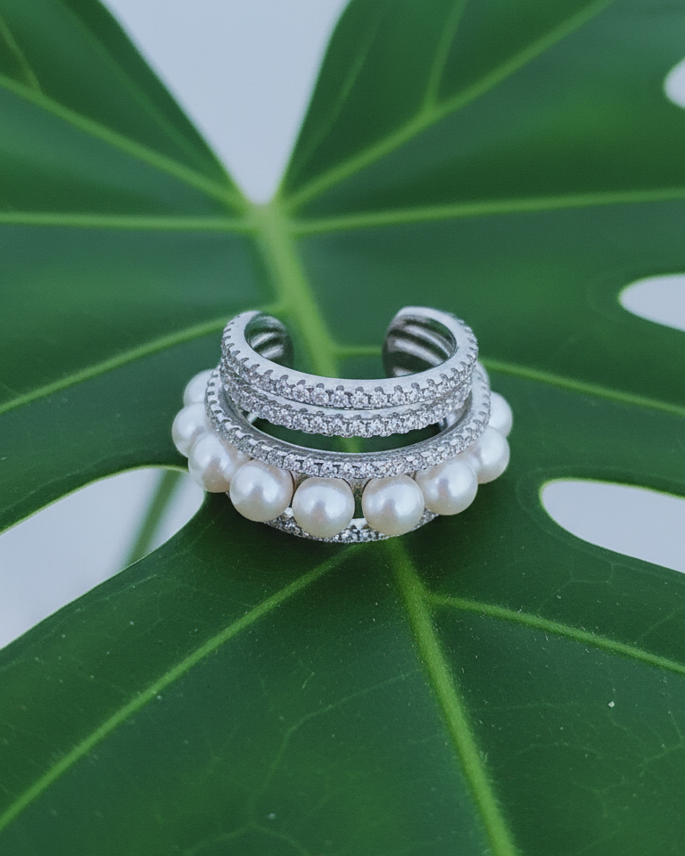 multi lines CZ and pearl ear-cuff.