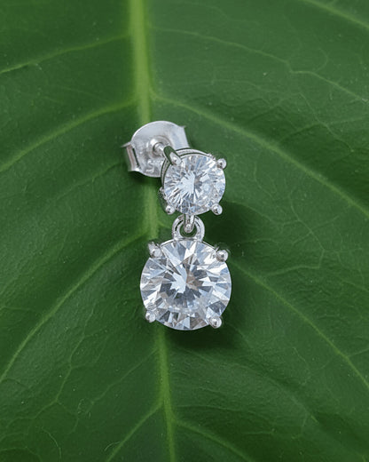 Two graduated round CZ stones stud earring.