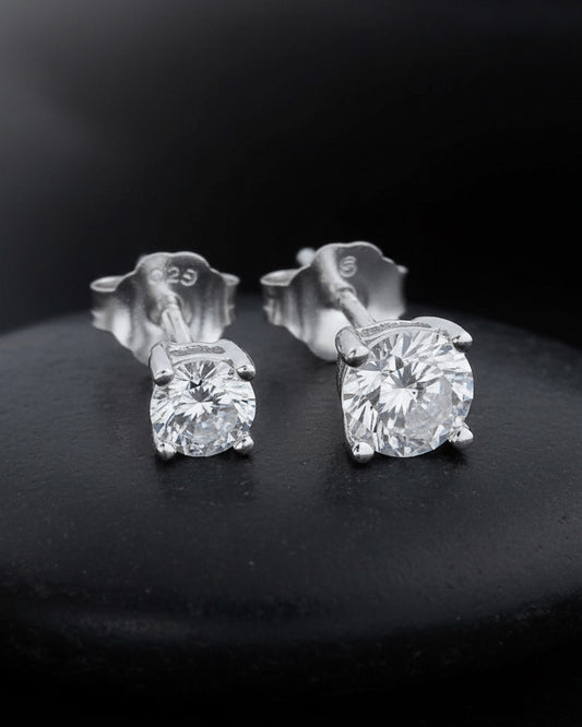 Round CZ stud classic setting of four prongs stud earrings.