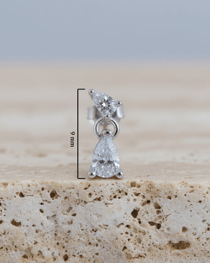 tiny two stones of pear shape stud earring.