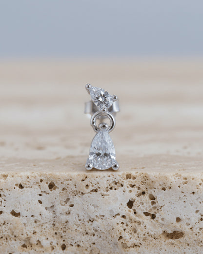 tiny two stones of pear shape stud earring.