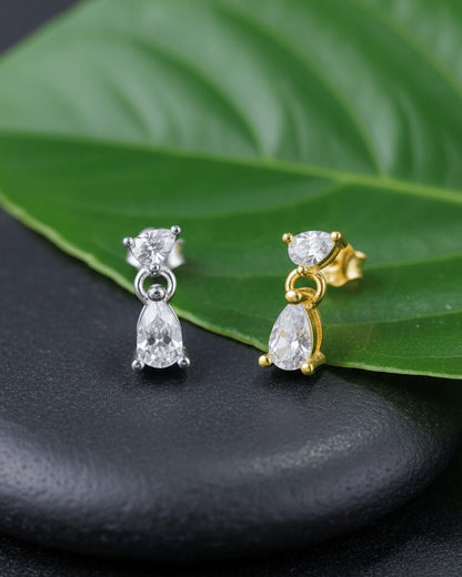 tiny two stones of pear shape stud earring.