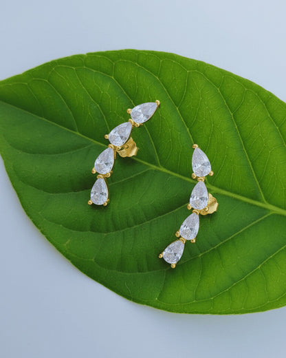 curved bar of four pear shape stones stud earring.