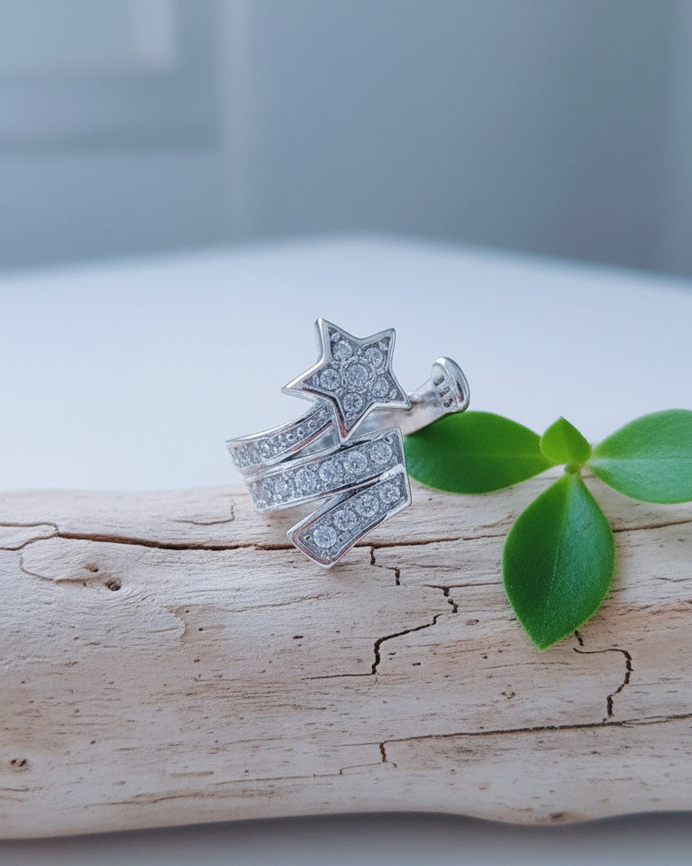 Star shape ear-cuff.