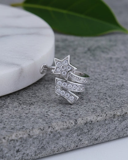 Star shape ear-cuff.