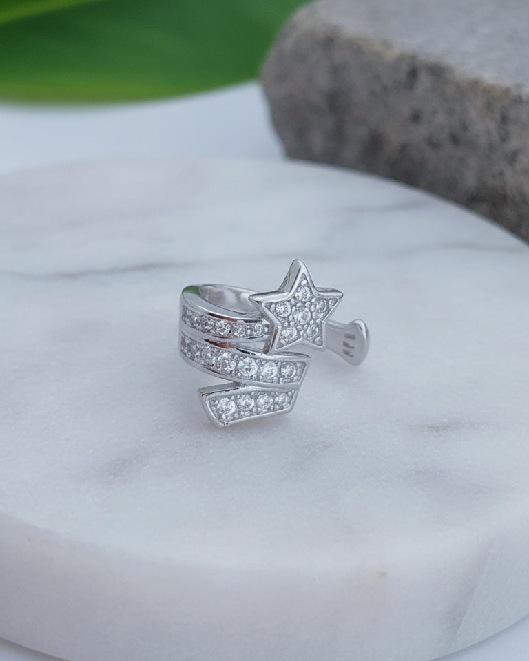 Star shape ear-cuff.