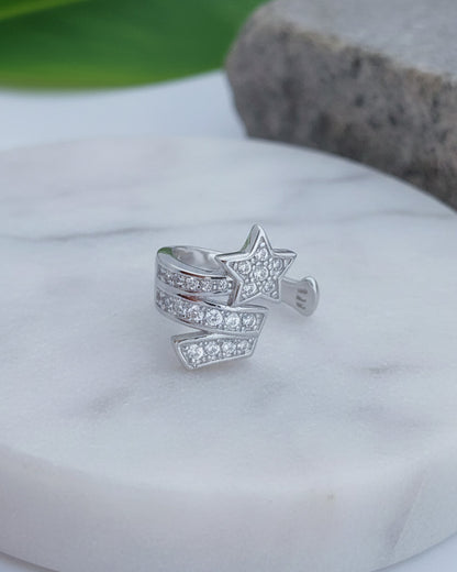 Star shape ear-cuff.
